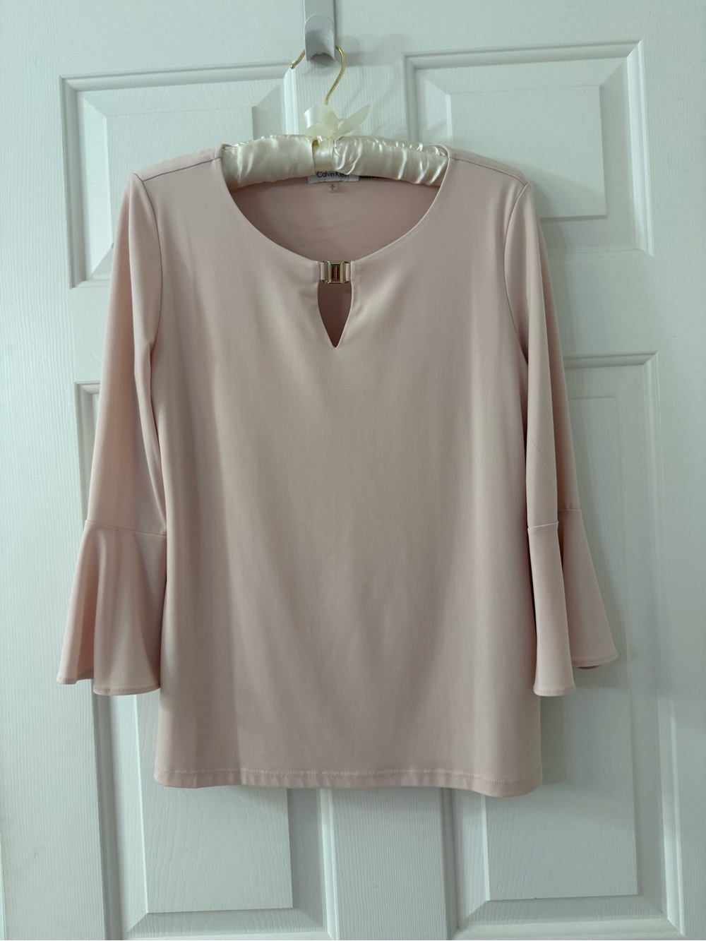 💗Calvin Klein Blush Pink Bell Sleeve Top with Keyhole Accent EUC Small
